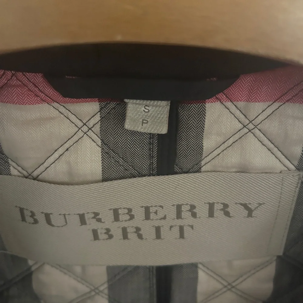 Burberry Brit Black Quilted Puffer Jacket with Hood - Picture 5 of 12